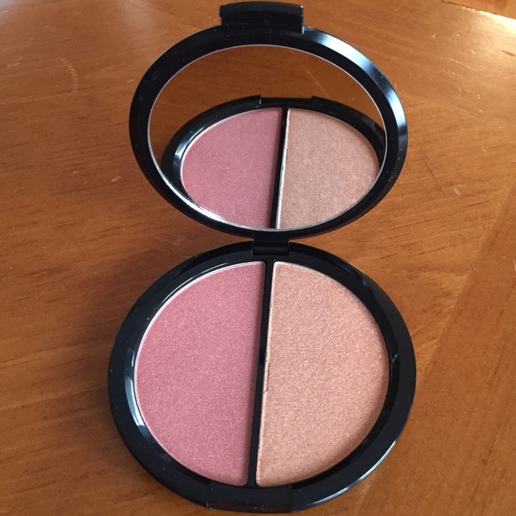 Bobbi Brown Powder Duo & Face Brush - Picture 5 of 12